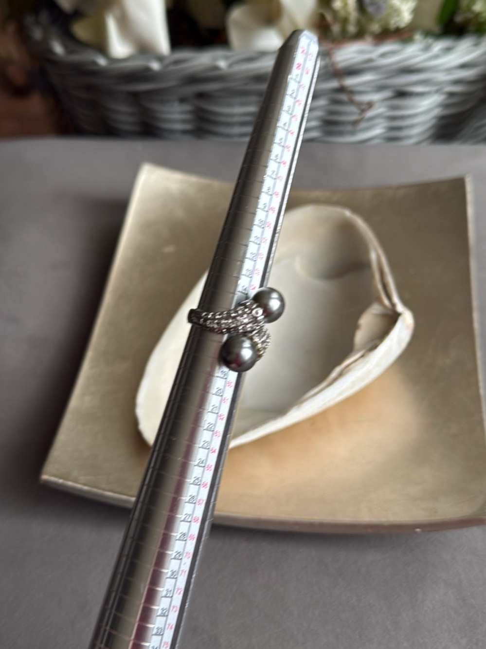 Gorgeous Silver Tone Gray Pearl Crystal Split-Design Ring Size 8 EUC - Picture 8 of 8